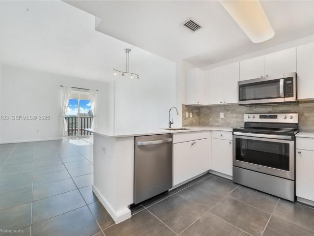 Apartment for rent  Unit # - photo 7440824