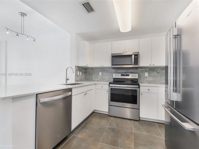 Apartment for rent  Unit # - photo 7440825