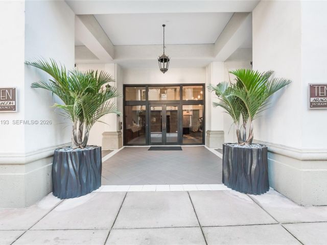 Apartment for rent  Unit # - photo 7440837