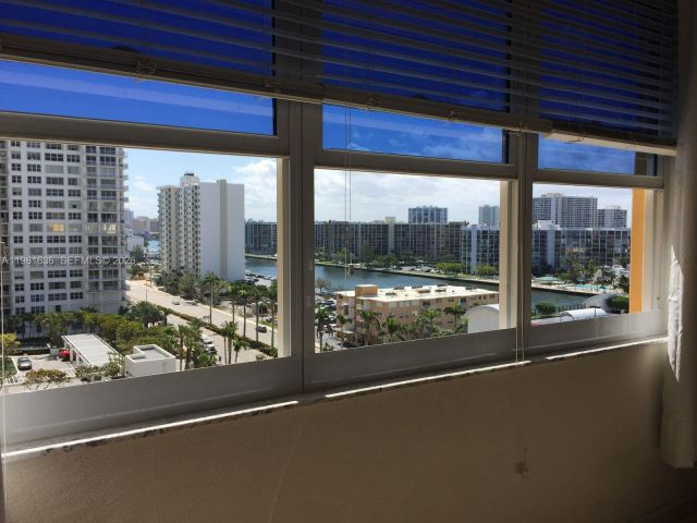 Apartment for sale  Unit #1033 - photo 7436267