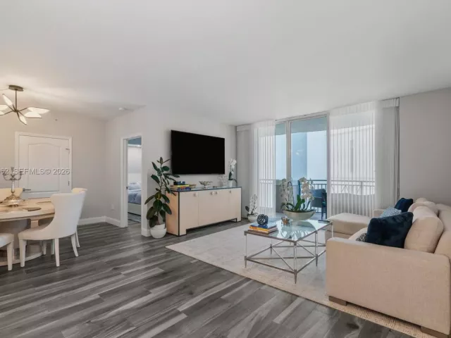 2-bedroom condo for sale in Sunny Isles Beach - 17555 Atlantic Blvd UPH3 - MondialRealty