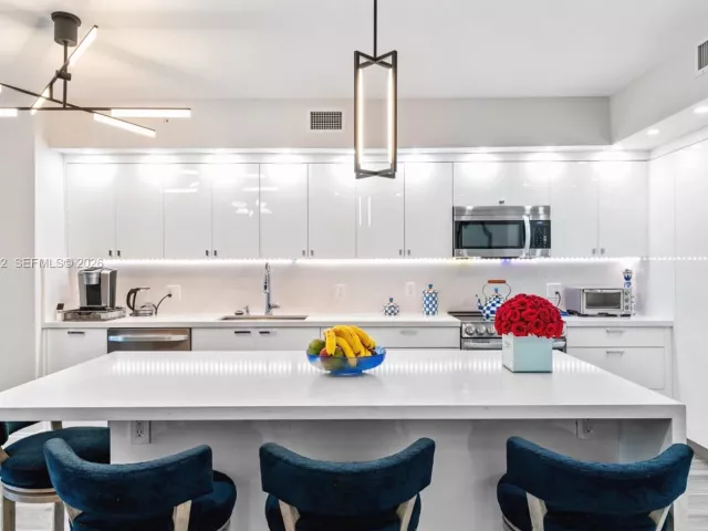 2-bedroom condo for sale in Sunny Isles Beach - 17555 Atlantic Blvd UPH3 - MondialRealty