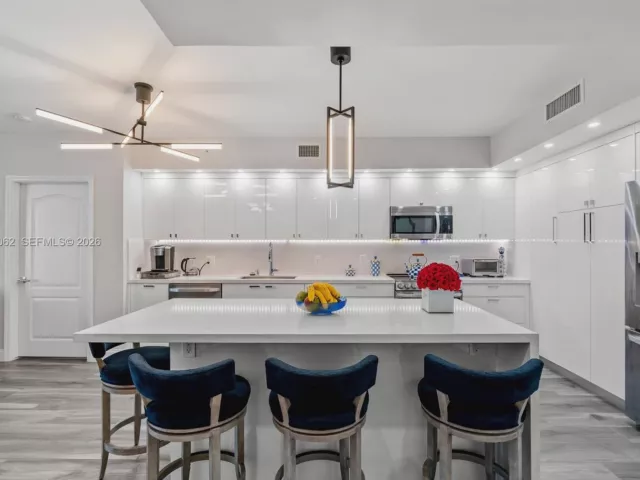 2-bedroom condo for sale in Sunny Isles Beach - 17555 Atlantic Blvd UPH3 - MondialRealty