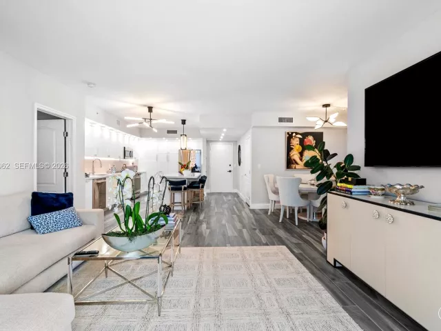 2-bedroom condo for sale in Sunny Isles Beach - 17555 Atlantic Blvd UPH3 - MondialRealty