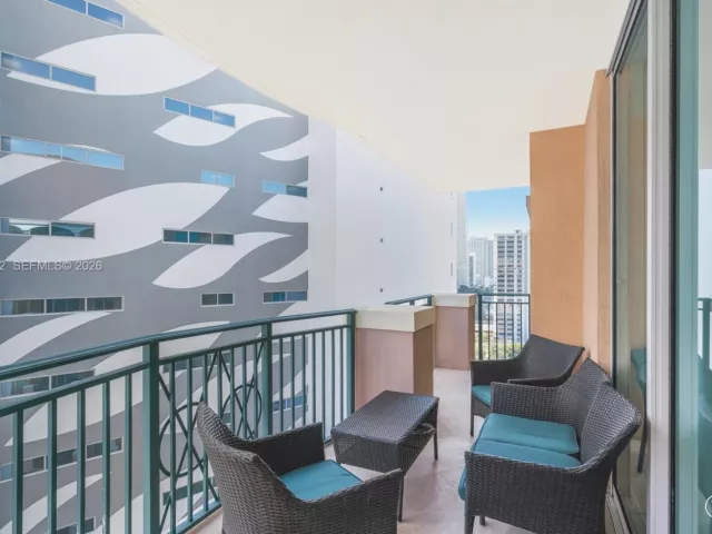 2-bedroom condo for sale in Sunny Isles Beach - 17555 Atlantic Blvd UPH3 - MondialRealty