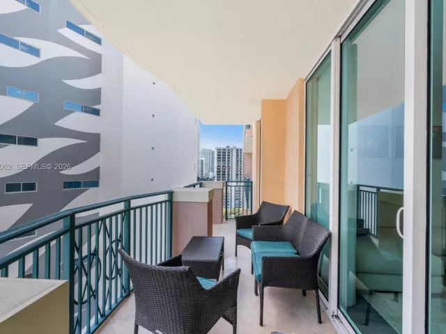 2-bedroom condo for sale in Sunny Isles Beach - 17555 Atlantic Blvd UPH3 - MondialRealty