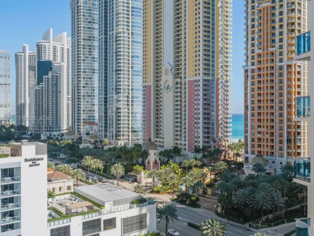2-bedroom condo for sale in Sunny Isles Beach - 17555 Atlantic Blvd UPH3 - MondialRealty