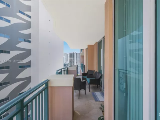 2-bedroom condo for sale in Sunny Isles Beach - 17555 Atlantic Blvd UPH3 - MondialRealty