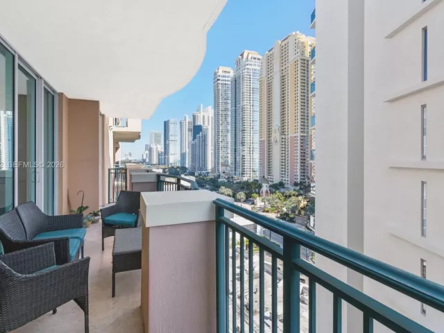 2-bedroom condo for sale in Sunny Isles Beach - 17555 Atlantic Blvd UPH3 - MondialRealty