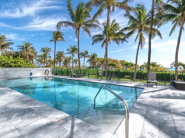 1-bedroom condo for sale in Surfside - 9195 Collins Ave 309 - MondialRealty