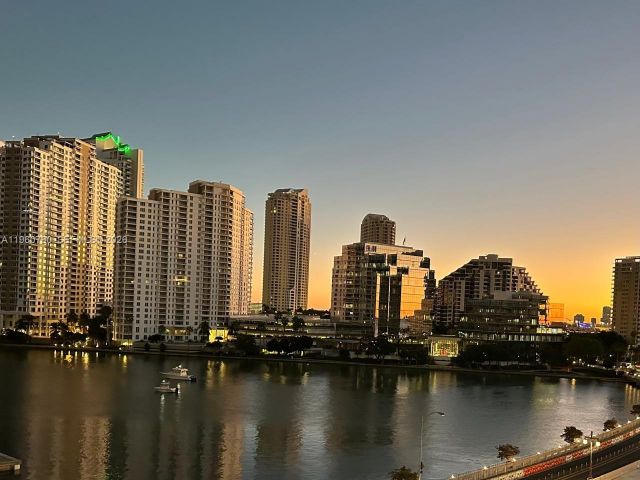 2-bedroom condo for sale in Miami - 801 Brickell Bay Dr 761 - MondialRealty