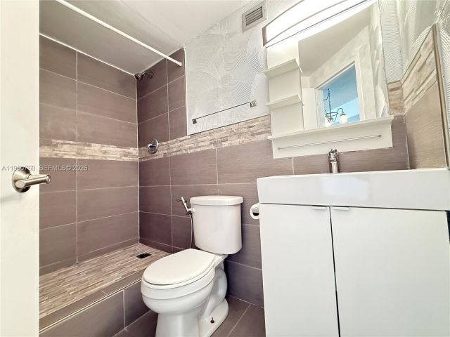 2-bedroom condo for sale in Miami - 801 Brickell Bay Dr 761 - MondialRealty