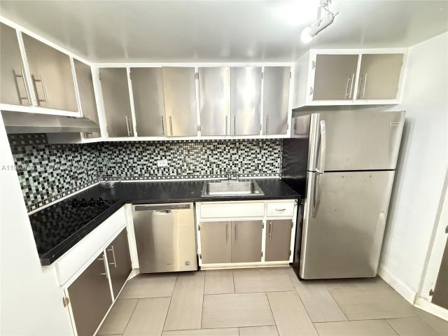 2-bedroom condo for sale in Miami - 801 Brickell Bay Dr 761 - MondialRealty