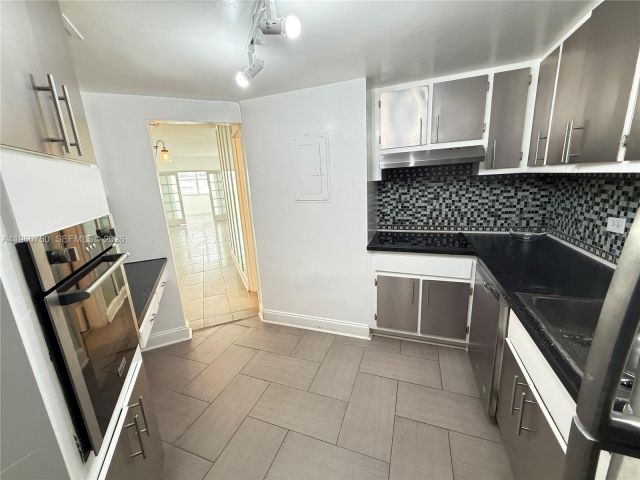 2-bedroom condo for sale in Miami - 801 Brickell Bay Dr 761 - MondialRealty