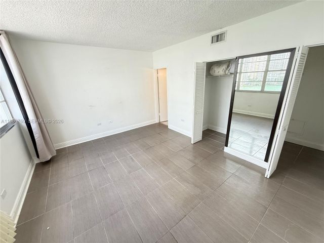 2-bedroom condo for sale in Miami - 801 Brickell Bay Dr 761 - MondialRealty