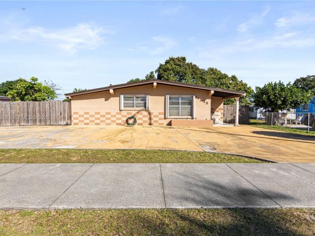 3-bedroom home for rent in Miami - 11535 Lincoln Blvd 0 - MondialRealty