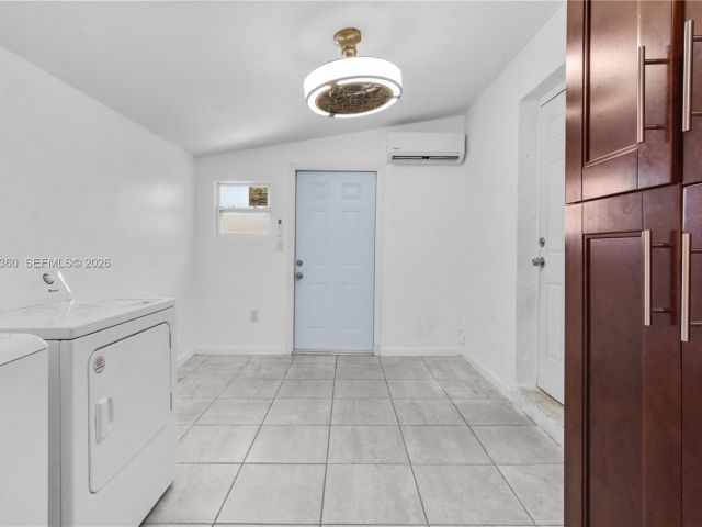 3-bedroom home for rent in Miami - 11535 Lincoln Blvd 0 - MondialRealty