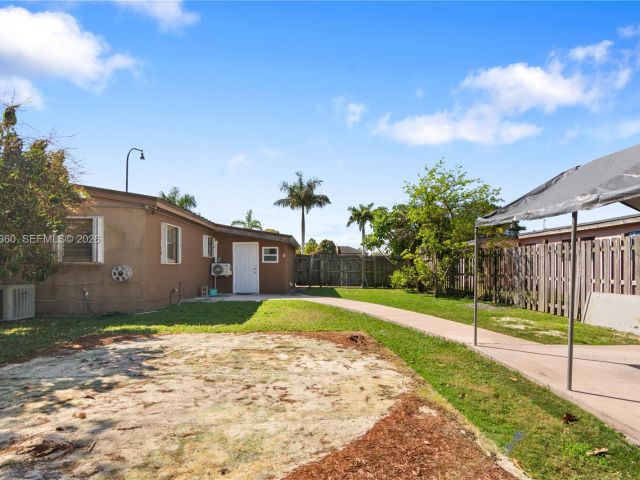 3-bedroom home for rent in Miami - 11535 Lincoln Blvd 0 - MondialRealty