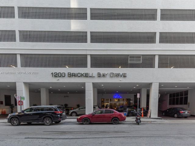 condo for rent in Miami - 1200 Brickell Bay Dr 3210 - MondialRealty