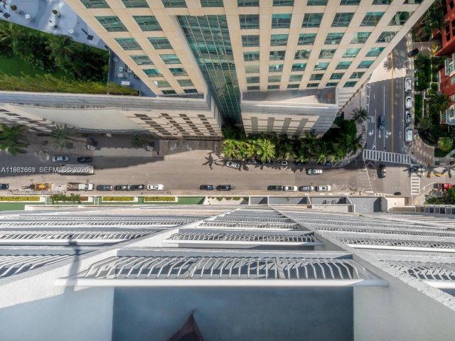 condo for rent in Miami - 1200 Brickell Bay Dr 3210 - MondialRealty