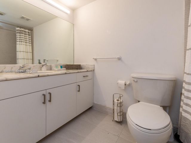 condo for rent in Miami - 1200 Brickell Bay Dr 3210 - MondialRealty