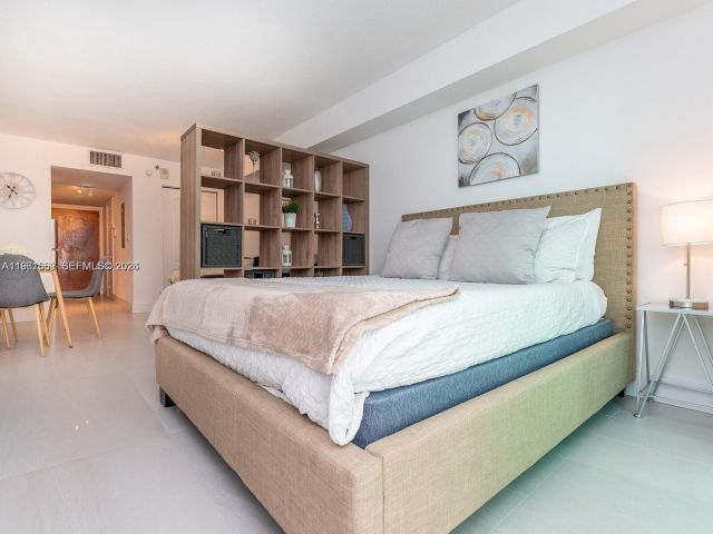 condo for rent in Miami - 1200 Brickell Bay Dr 3210 - MondialRealty