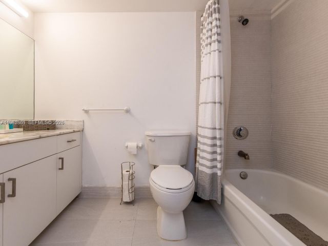 condo for rent in Miami - 1200 Brickell Bay Dr 3210 - MondialRealty