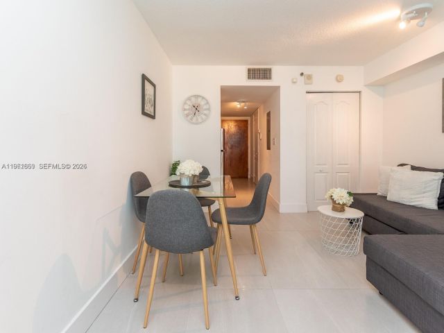 condo for rent in Miami - 1200 Brickell Bay Dr 3210 - MondialRealty