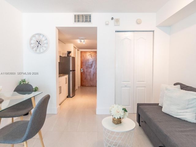 condo for rent in Miami - 1200 Brickell Bay Dr 3210 - MondialRealty