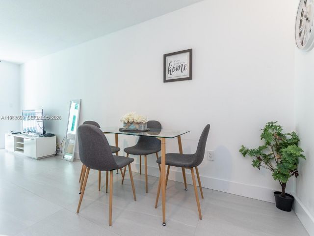 condo for rent in Miami - 1200 Brickell Bay Dr 3210 - MondialRealty