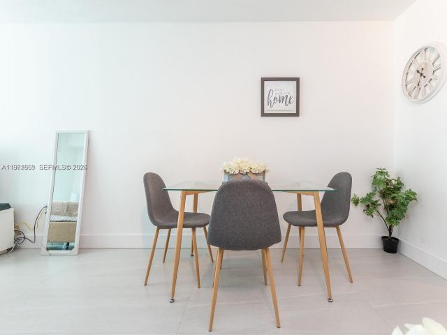 condo for rent in Miami - 1200 Brickell Bay Dr 3210 - MondialRealty