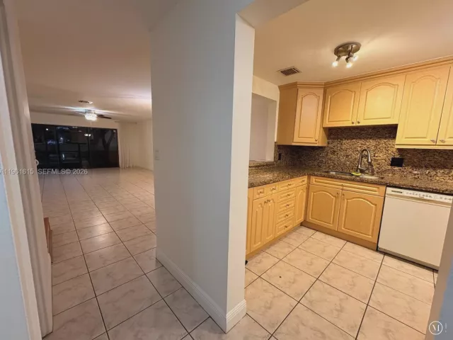 2-bedroom home for sale in Doral - 3855 Estepona Ave 10-D-1 - MondialRealty