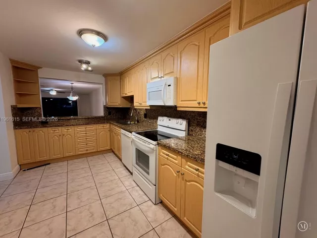 2-bedroom home for sale in Doral - 3855 Estepona Ave 10-D-1 - MondialRealty
