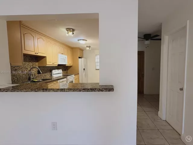 2-bedroom home for sale in Doral - 3855 Estepona Ave 10-D-1 - MondialRealty