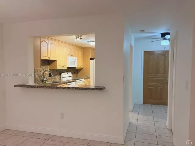 2-bedroom home for sale in Doral - 3855 Estepona Ave 10-D-1 - MondialRealty