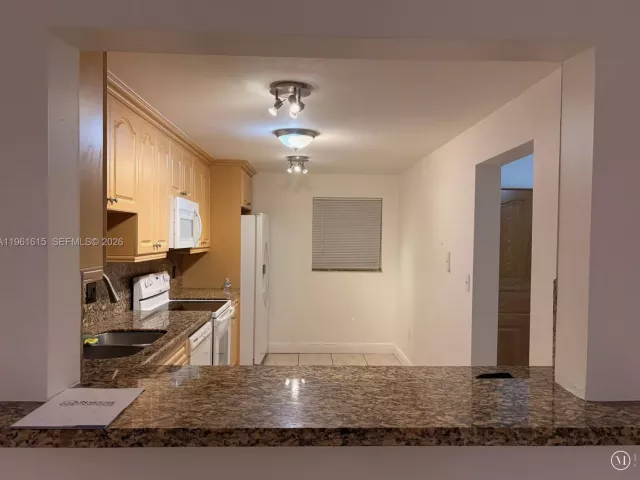 2-bedroom home for sale in Doral - 3855 Estepona Ave 10-D-1 - MondialRealty