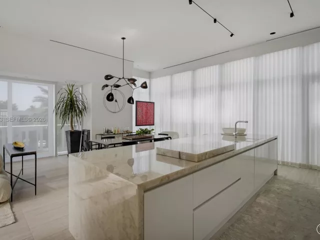 2-bedroom condo for rent in Miami Beach - 4701 N Meridian Ave 208 - MondialRealty