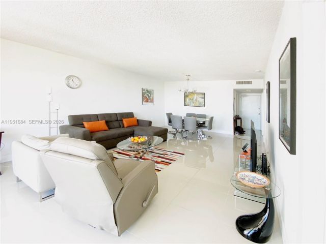 Apartment for rent  Unit #1423 - photo 7502104