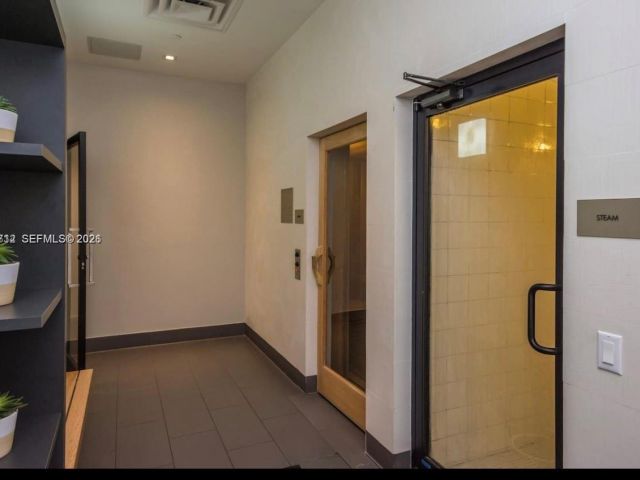 1-bedroom condo for rent in Miami - 151 SE 1st St 2104 - MondialRealty