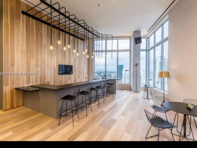 1-bedroom condo for rent in Miami - 151 SE 1st St 2104 - MondialRealty