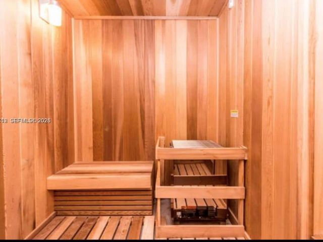 1-bedroom condo for rent in Miami - 151 SE 1st St 2104 - MondialRealty