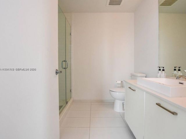 1-bedroom condo for rent in Miami - 151 SE 1st St 2104 - MondialRealty