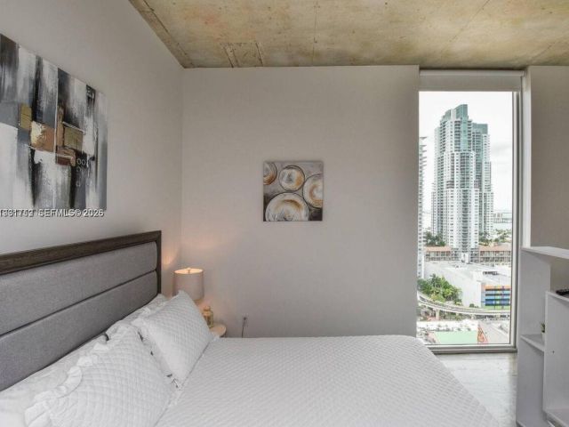 1-bedroom condo for rent in Miami - 151 SE 1st St 2104 - MondialRealty