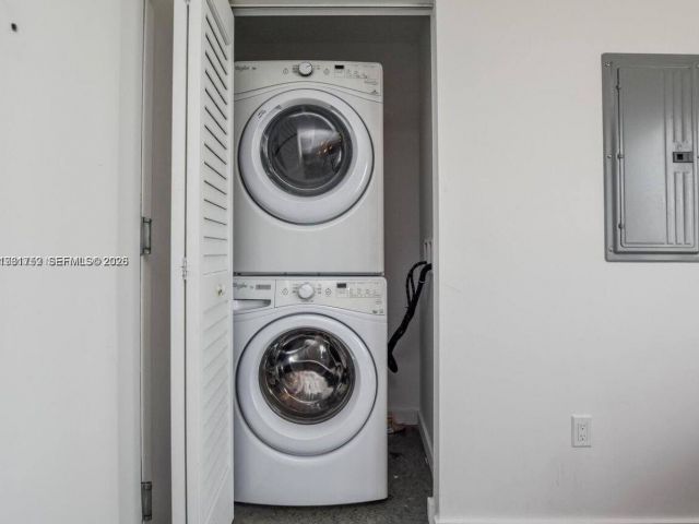 1-bedroom condo for rent in Miami - 151 SE 1st St 2104 - MondialRealty