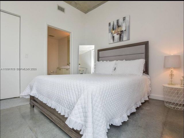 1-bedroom condo for rent in Miami - 151 SE 1st St 2104 - MondialRealty