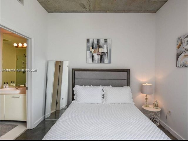 1-bedroom condo for rent in Miami - 151 SE 1st St 2104 - MondialRealty