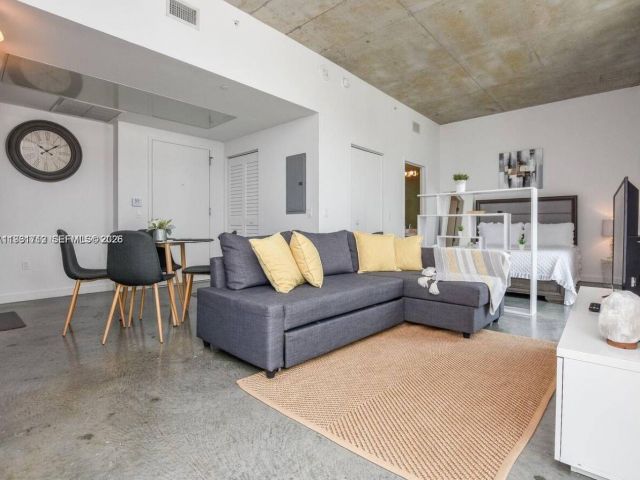 1-bedroom condo for rent in Miami - 151 SE 1st St 2104 - MondialRealty