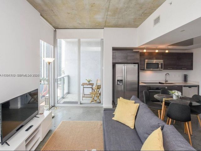 1-bedroom condo for rent in Miami - 151 SE 1st St 2104 - MondialRealty