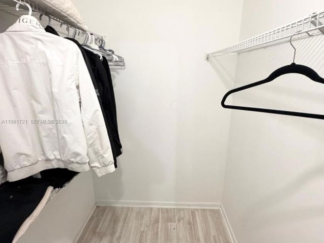 1-bedroom condo for rent in Aventura - 19501 E Country Club Dr 9104 - MondialRealty