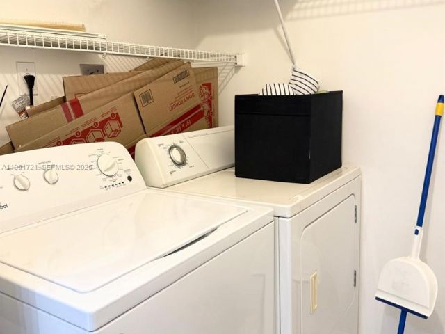 1-bedroom condo for rent in Aventura - 19501 E Country Club Dr 9104 - MondialRealty